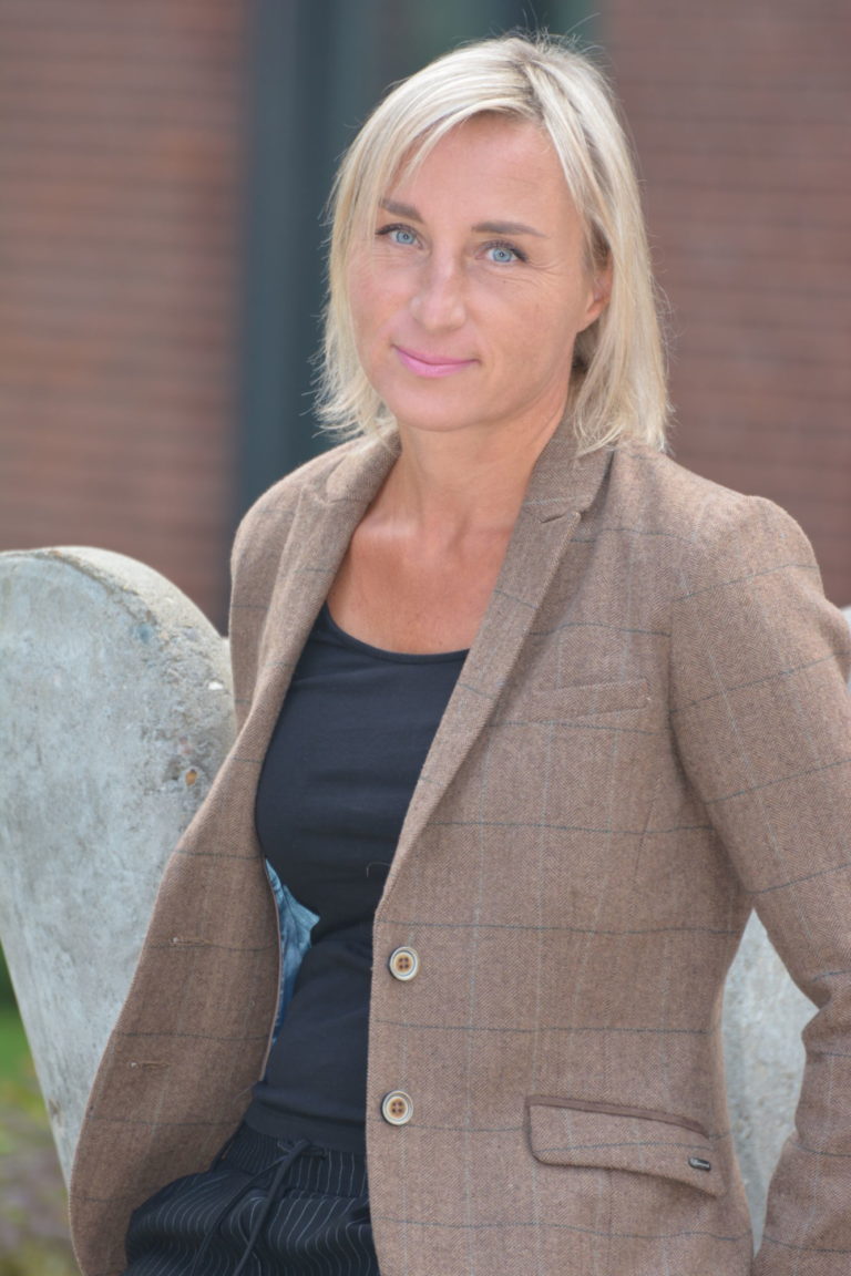 Lenka Vagnerová - hypoteční specialistka s 13letou praxí, expertka na financování bydlení pro české klienty a expaty v Praze